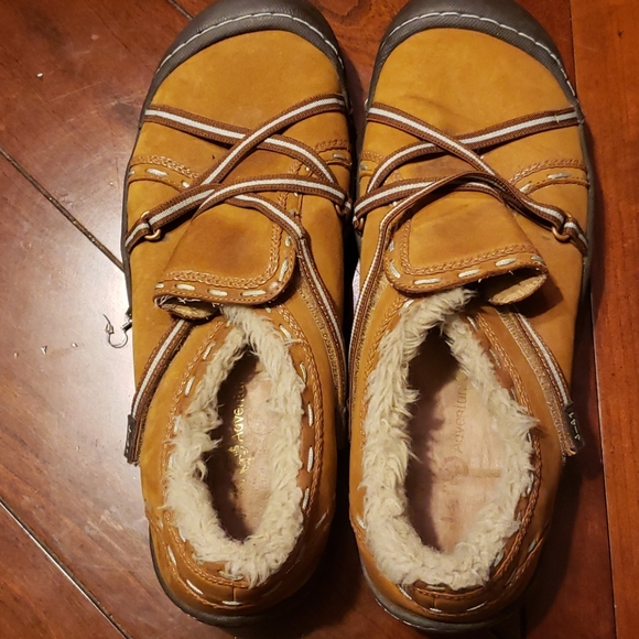 shoes - Picture 2 of 4